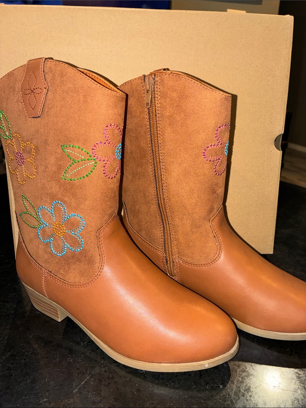 NEW Girls' Tan Floral Embroidered Cowboy Boots -Sz 4